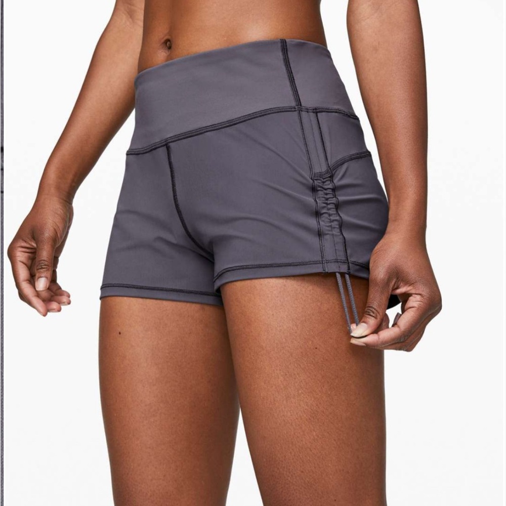 Lululemon Cinch & Stretch Women's Shorts 2.5” inseam EUC Run Yoga Moonwalk HR